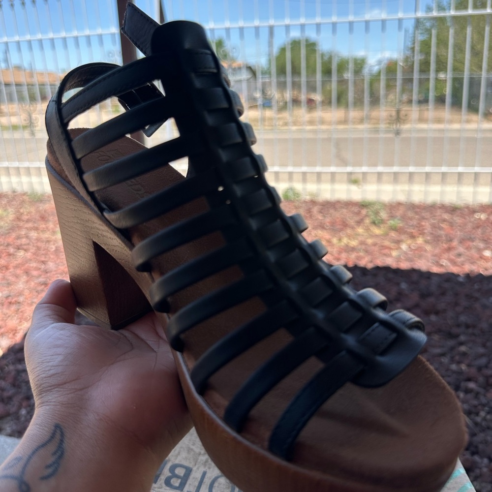 Black Strappy Sandals with Wooden Sole - Picture 4 of 4